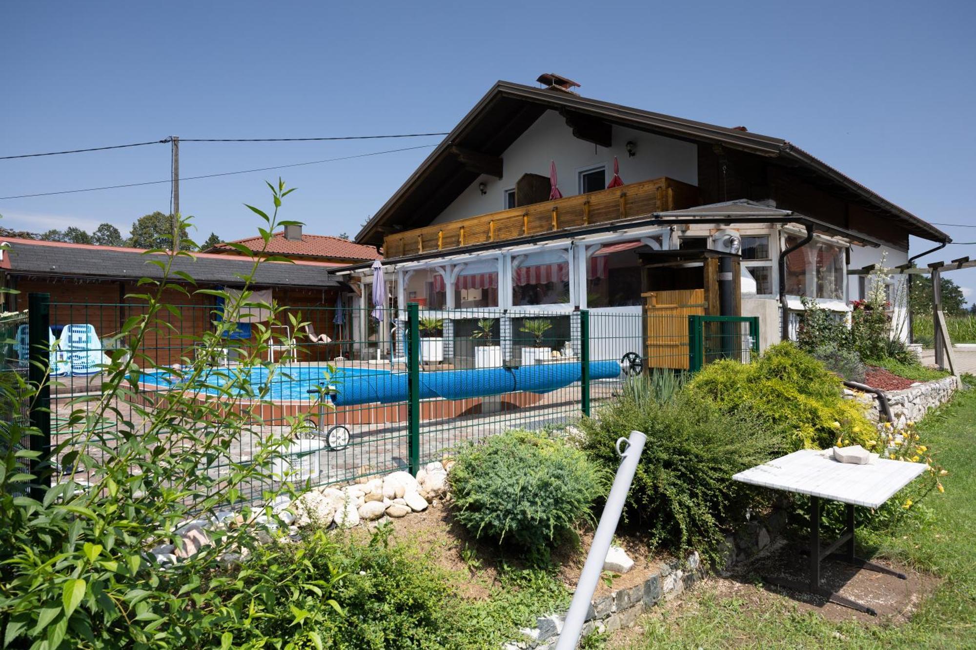 Christis Apartments Eberndorf Bagian luar foto
