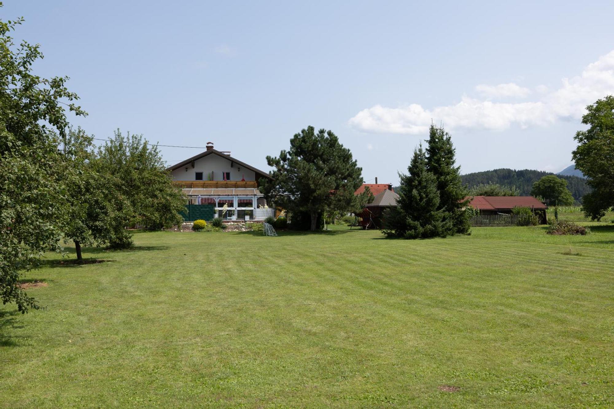 Christis Apartments Eberndorf Bagian luar foto